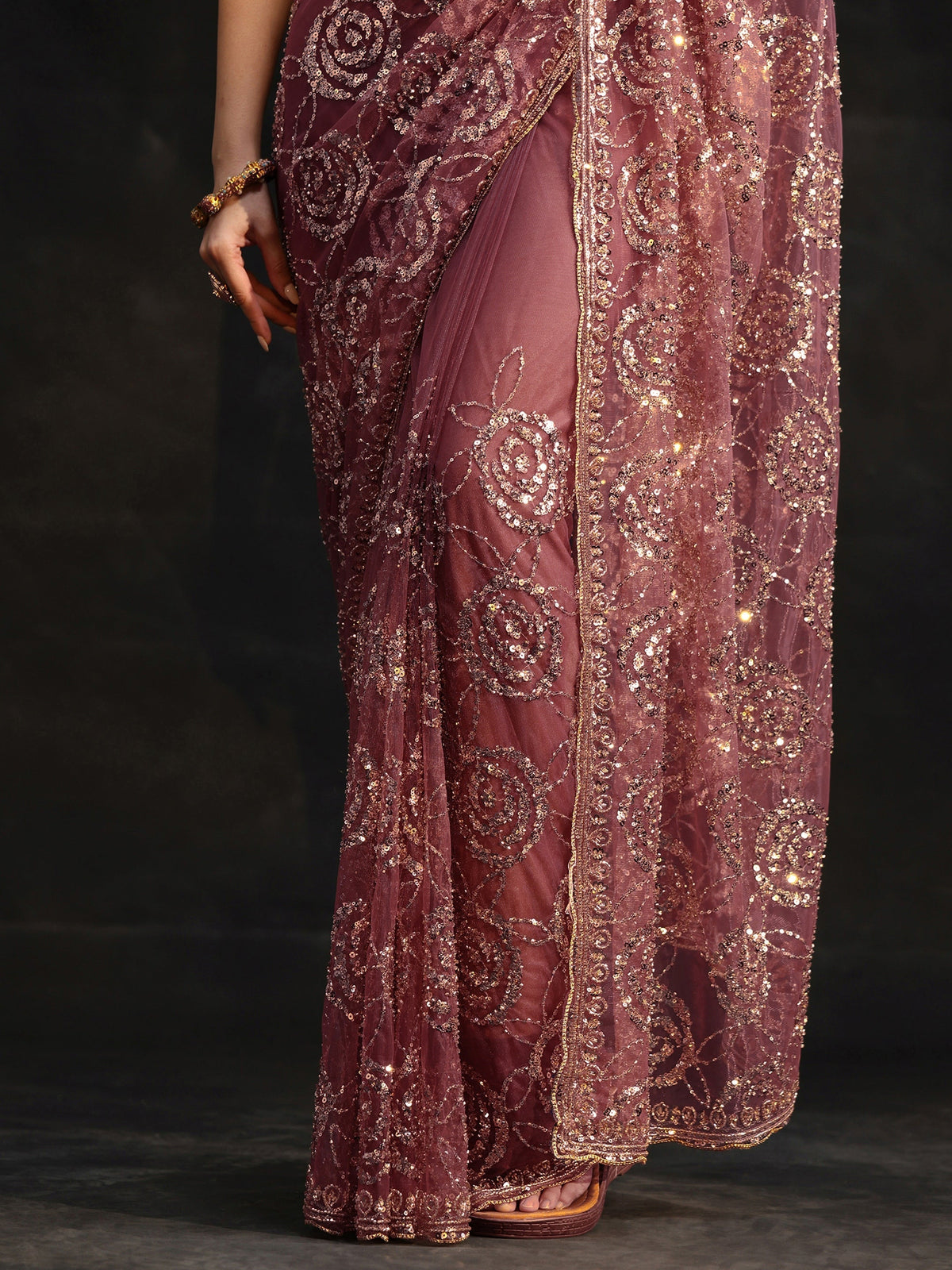 Art Mauve Sequinned Rosette Design Net Saree