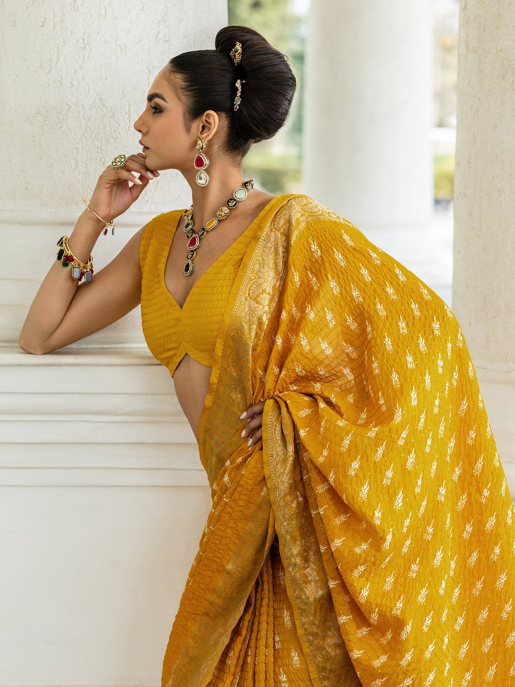 Mustard Printed Silk Blend Saree With Unstitched Blouse Piece