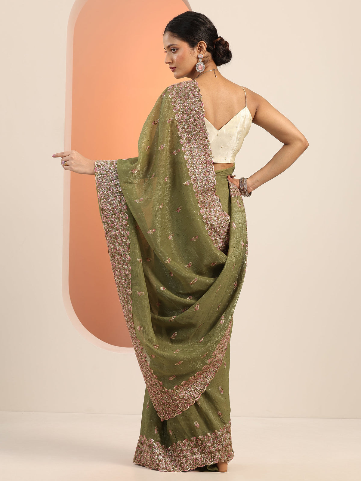 Green Embroidered Silk blend Saree With Unstitched Blouse Piece
