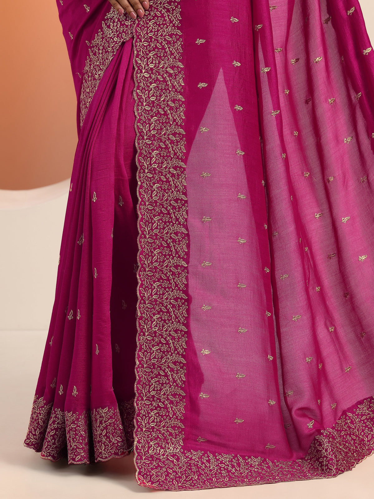Magenta Embroidered Silk blend Saree With Unstitched Blouse Piece