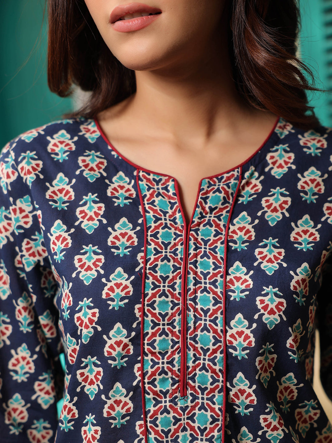 Women Navy Blue Ethnic Printed Straight Kurti