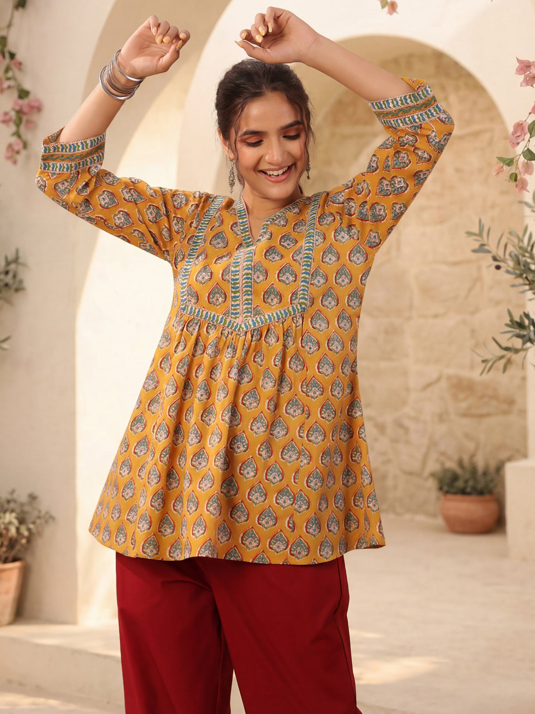 Womens Ethnic Motifs Printed V-Neck Pure Cotton Kurti