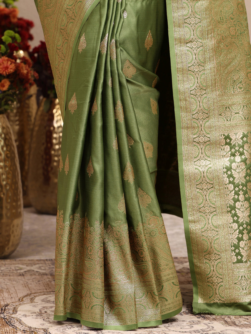 Green Woven Design Banarsi Silk Blend Saree With Unstitched Blouse Piece