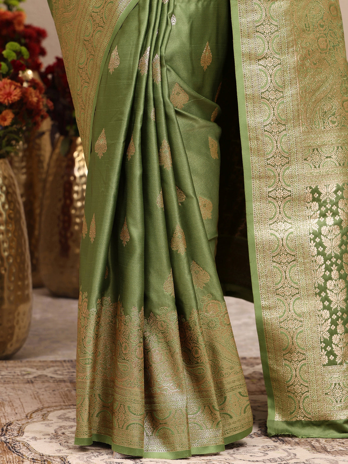 Green Woven Design Banarsi Silk Blend Saree With Unstitched Blouse Piece