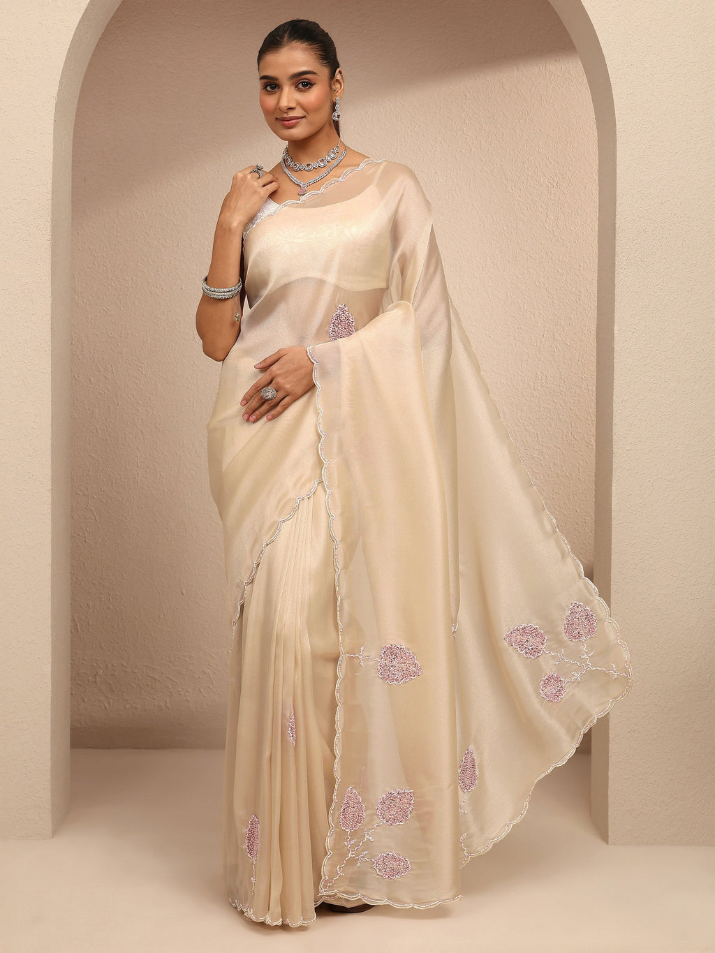Cream Embellished Silk Blend Saree With Unstitched Blouse Piece