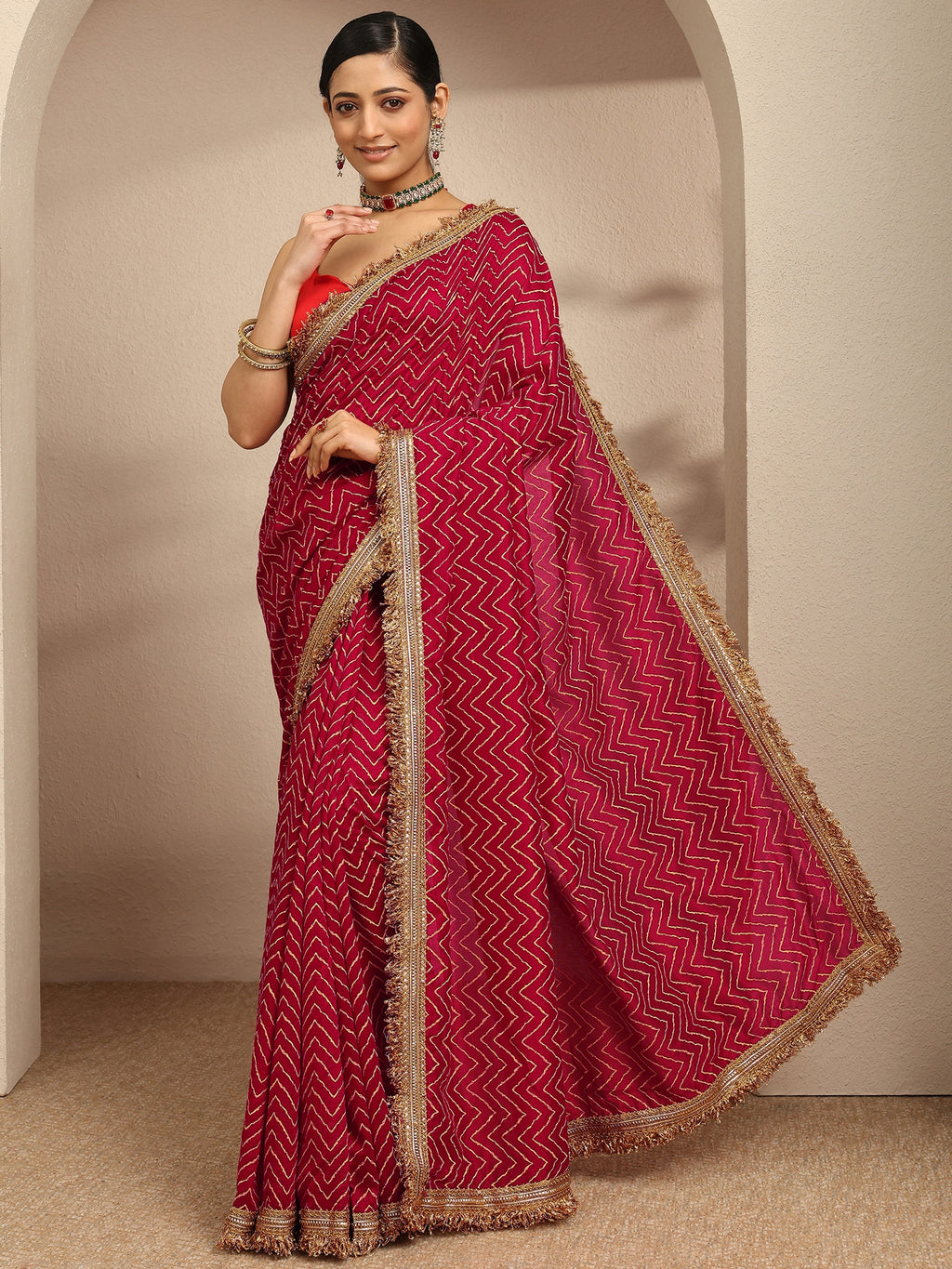 Pink Chevron Printed Silk Blend Saree With Unstitched Blouse Piece