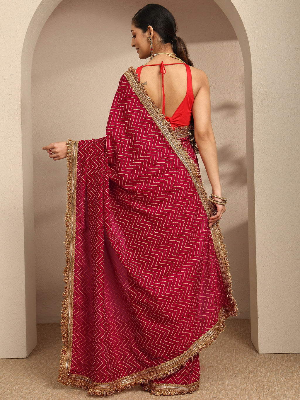 Pink Chevron Printed Silk Blend Saree With Unstitched Blouse Piece