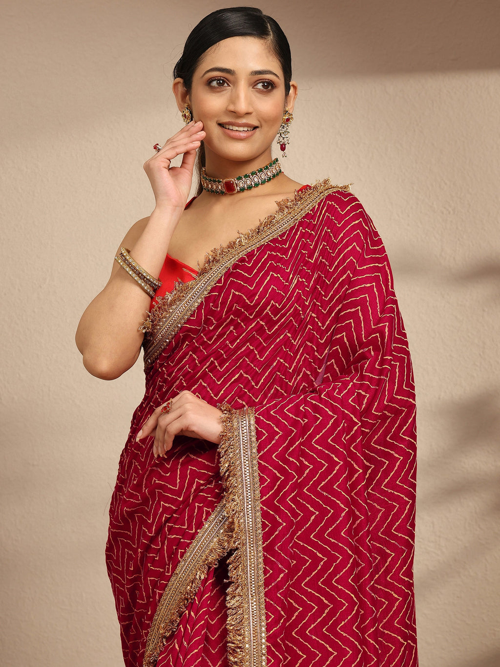 Pink Chevron Printed Silk Blend Saree With Unstitched Blouse Piece