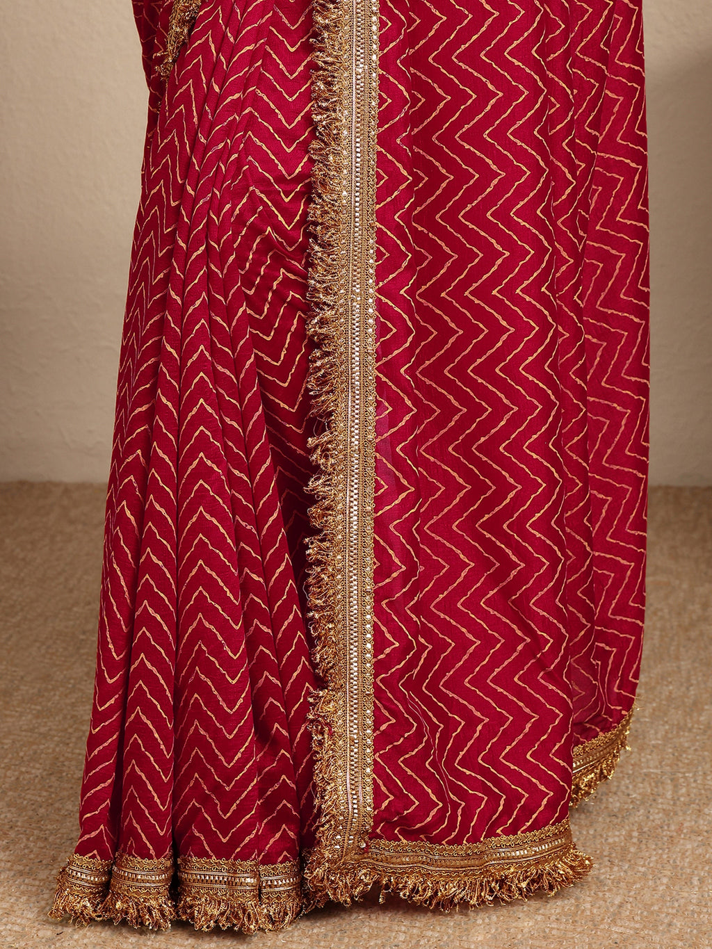 Pink Chevron Printed Silk Blend Saree With Unstitched Blouse Piece