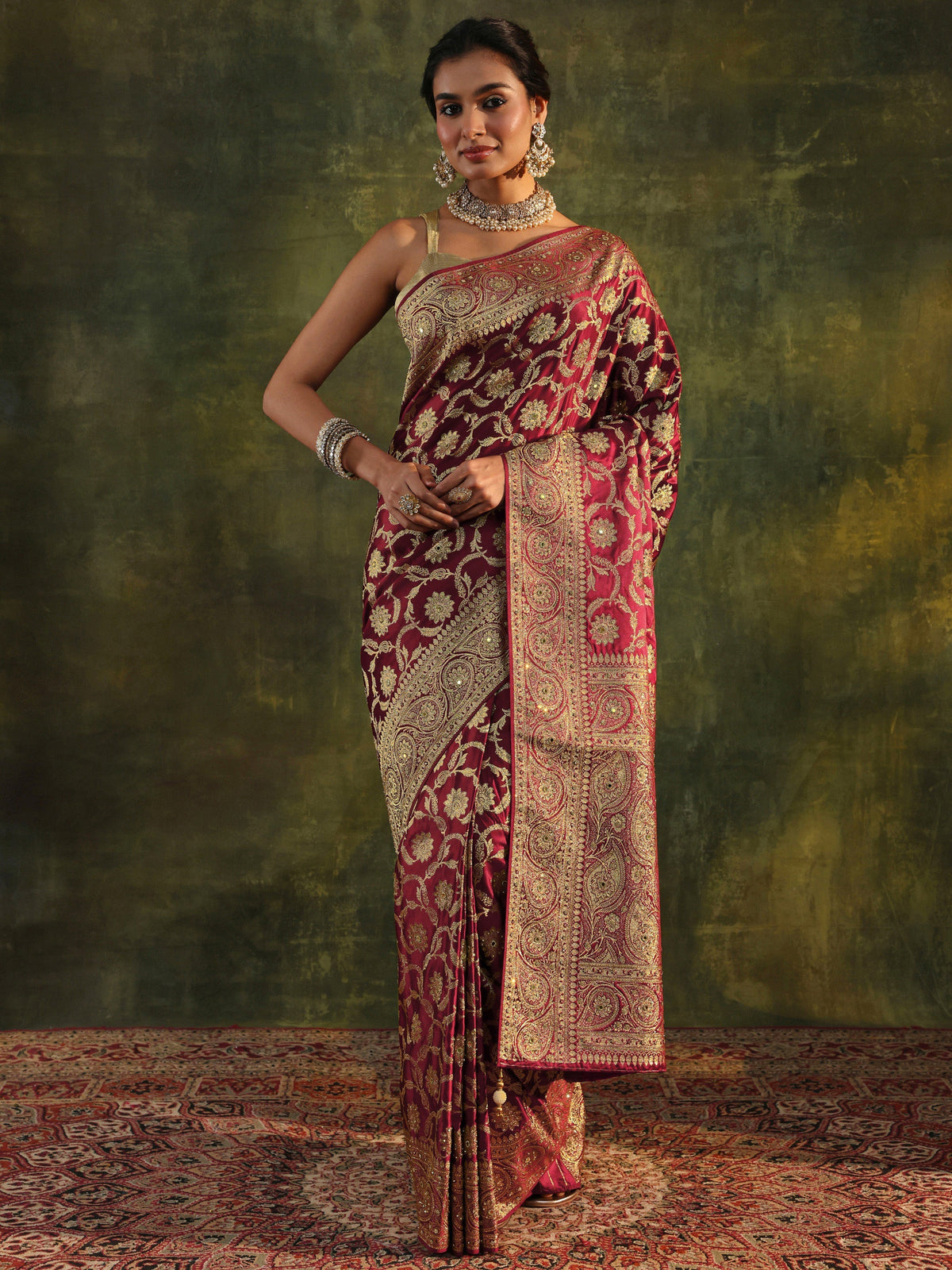 Art Maroon Banarasi Silk Blend Saree With Unstitched Blouse Piece