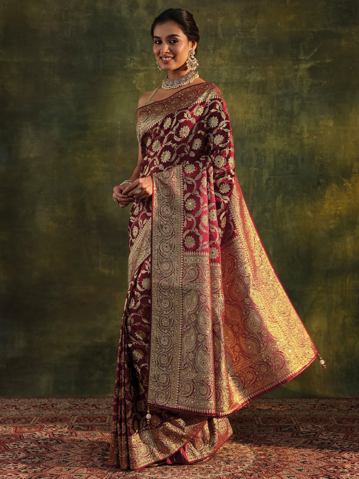 Art Maroon Banarasi Silk Blend Saree With Unstitched Blouse Piece