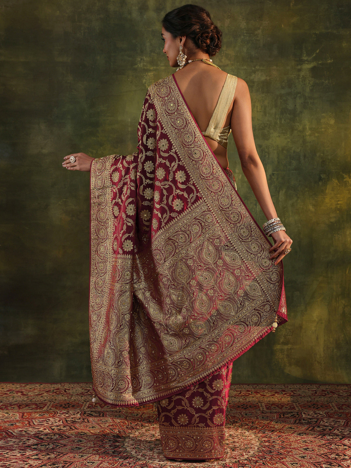Art Maroon Banarasi Silk Blend Saree With Unstitched Blouse Piece