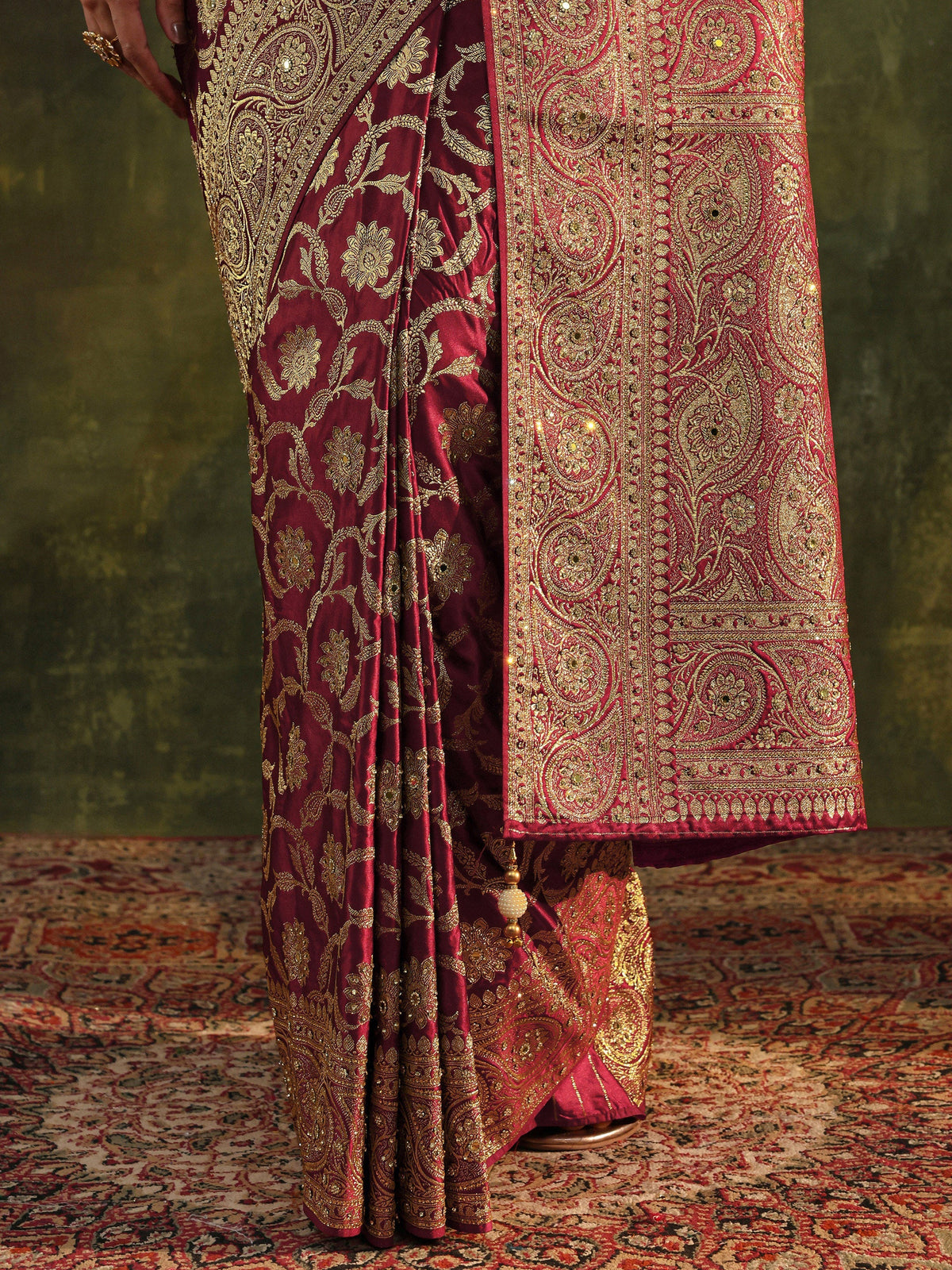 Art Maroon Banarasi Silk Blend Saree With Unstitched Blouse Piece