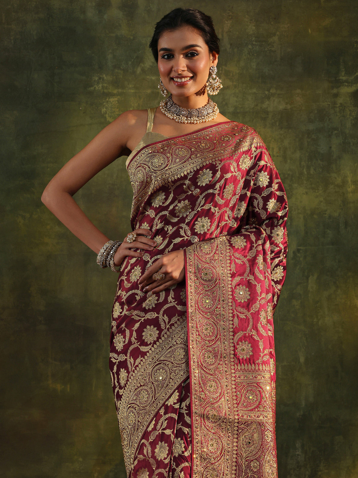 Art Maroon Banarasi Silk Blend Saree With Unstitched Blouse Piece