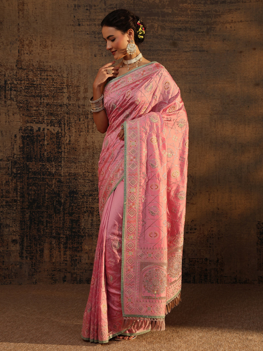 Pink Ethnic Motifs Embroidered Silk Blend Saree With Unstitched Blouse Piece