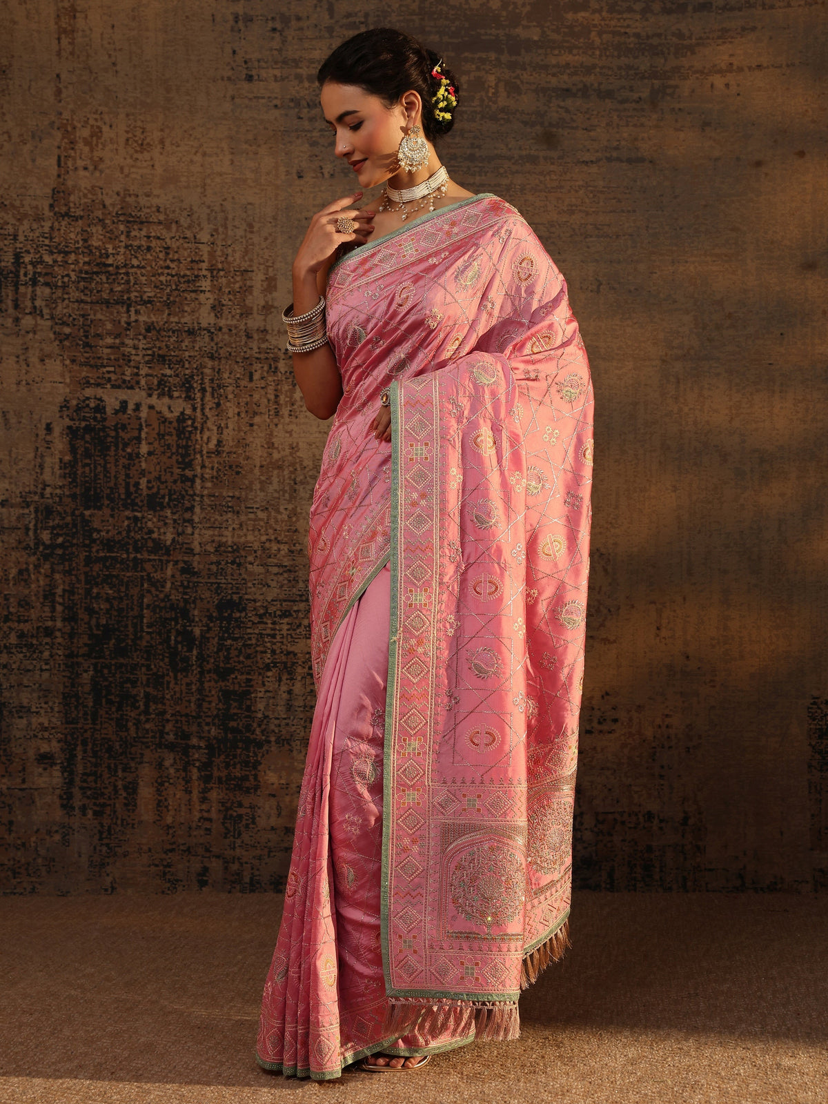 Pink Ethnic Motifs Embroidered Silk Blend Saree With Unstitched Blouse Piece