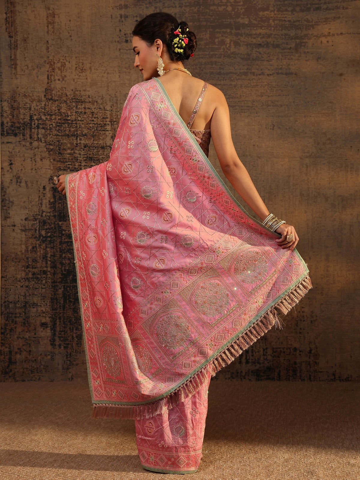 Pink Ethnic Motifs Embroidered Silk Blend Saree With Unstitched Blouse Piece