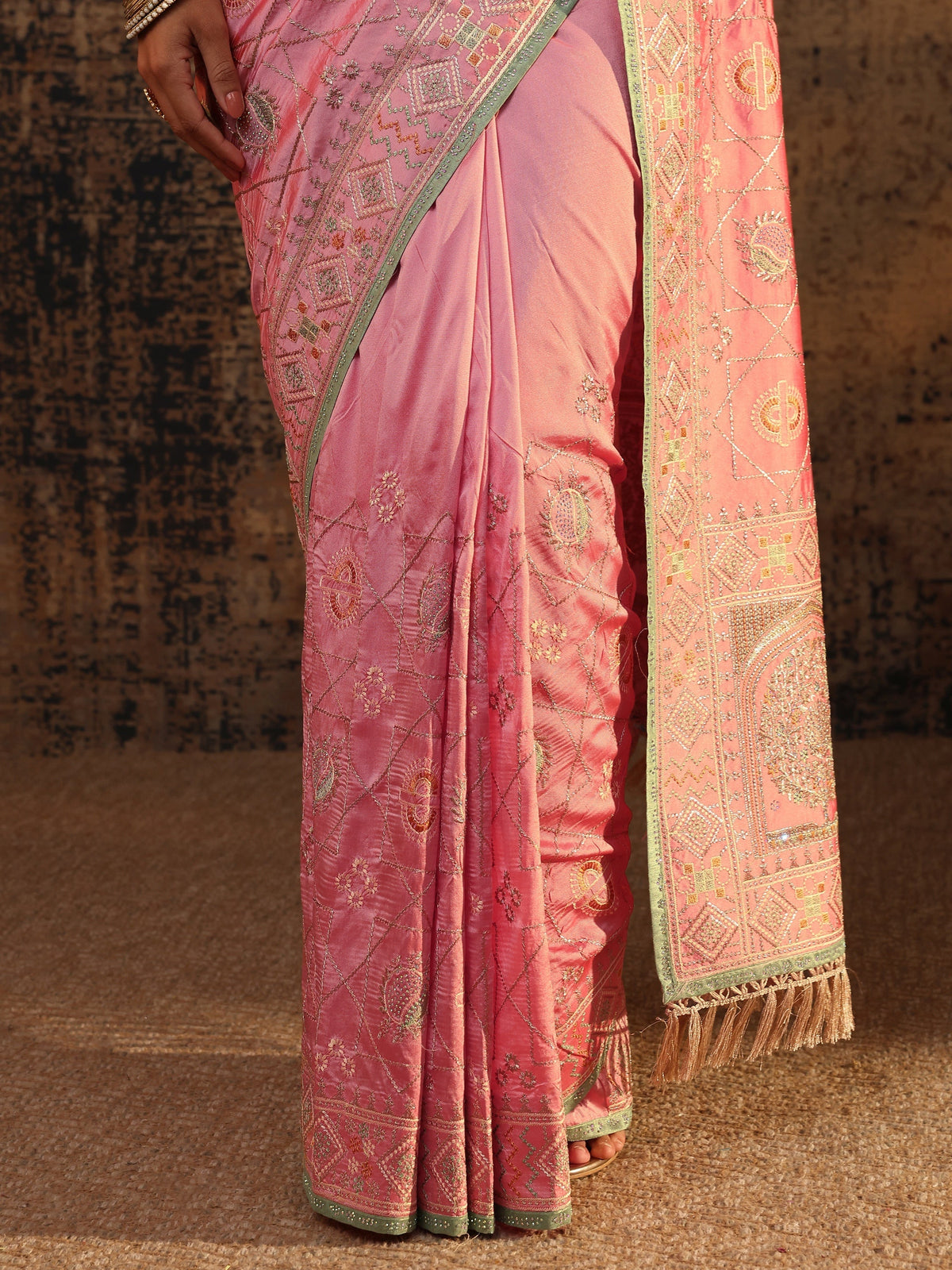 Pink Ethnic Motifs Embroidered Silk Blend Saree With Unstitched Blouse Piece