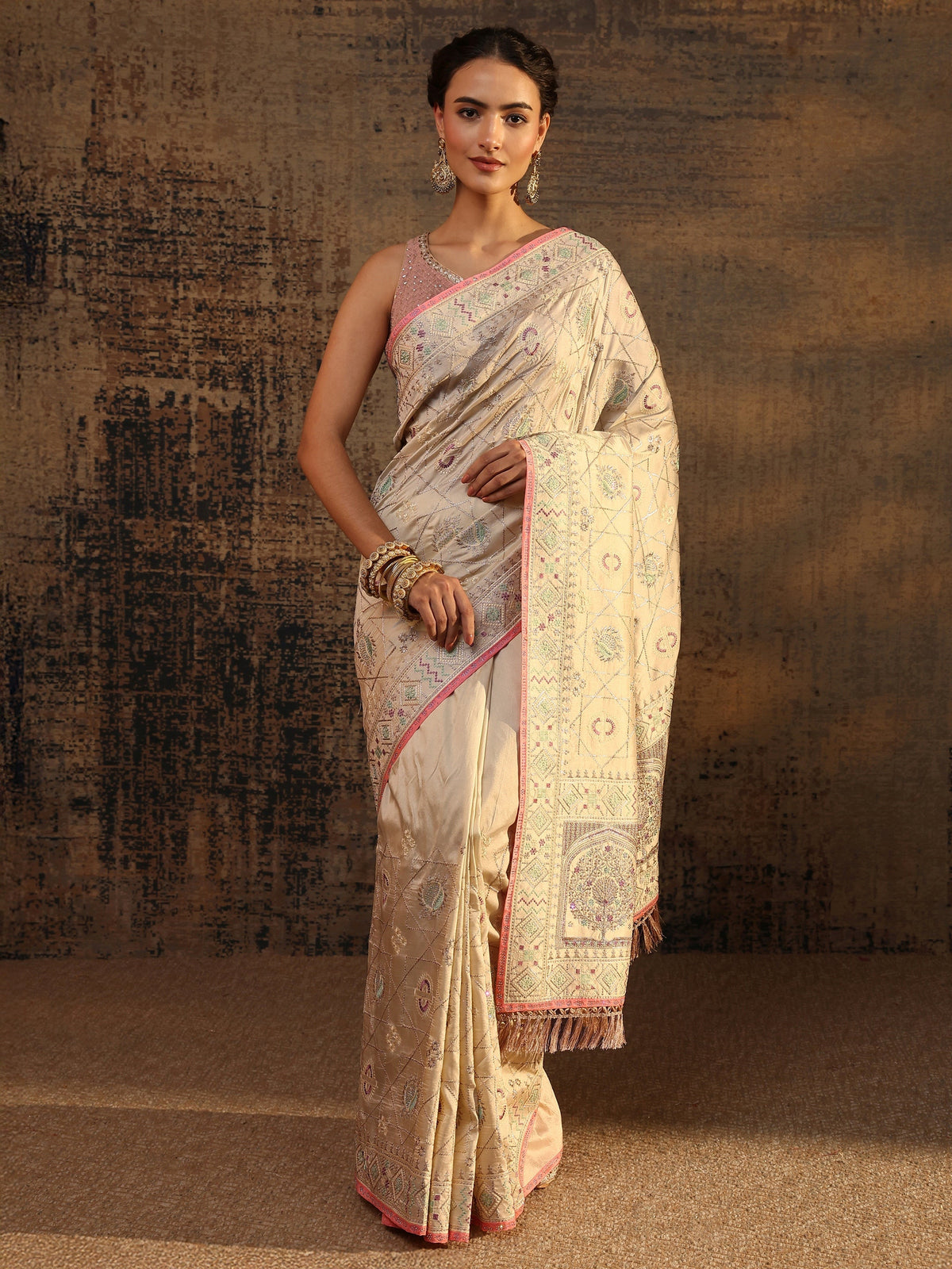 Cream Ethnic Motifs Embroidered Silk Blend Saree With Unstitched Blouse Piece