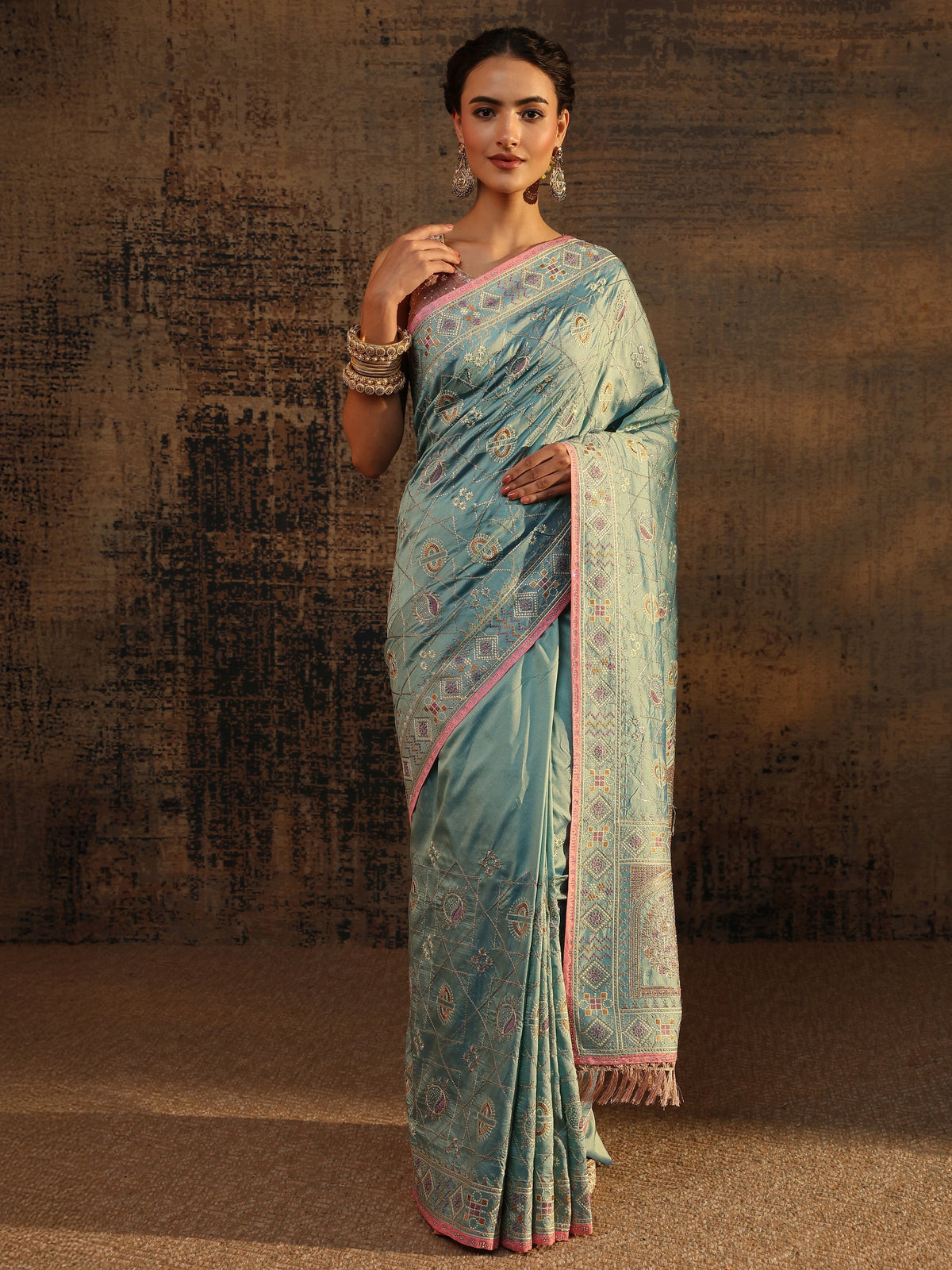Blue Ethnic Motifs Embroidered Silk Blend Saree With Unstitched Blouse Piece