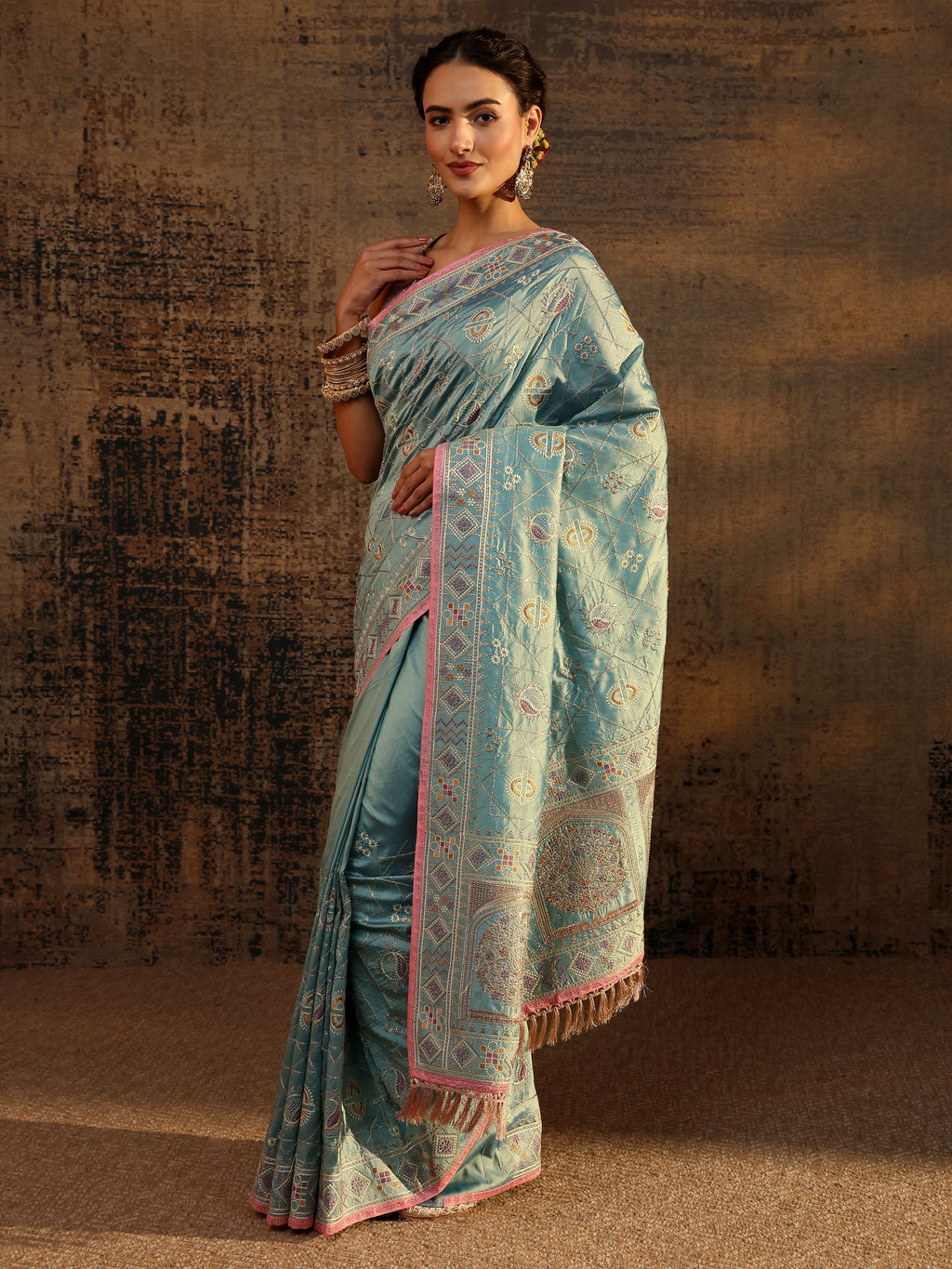 Blue Ethnic Motifs Embroidered Silk Blend Saree With Unstitched Blouse Piece