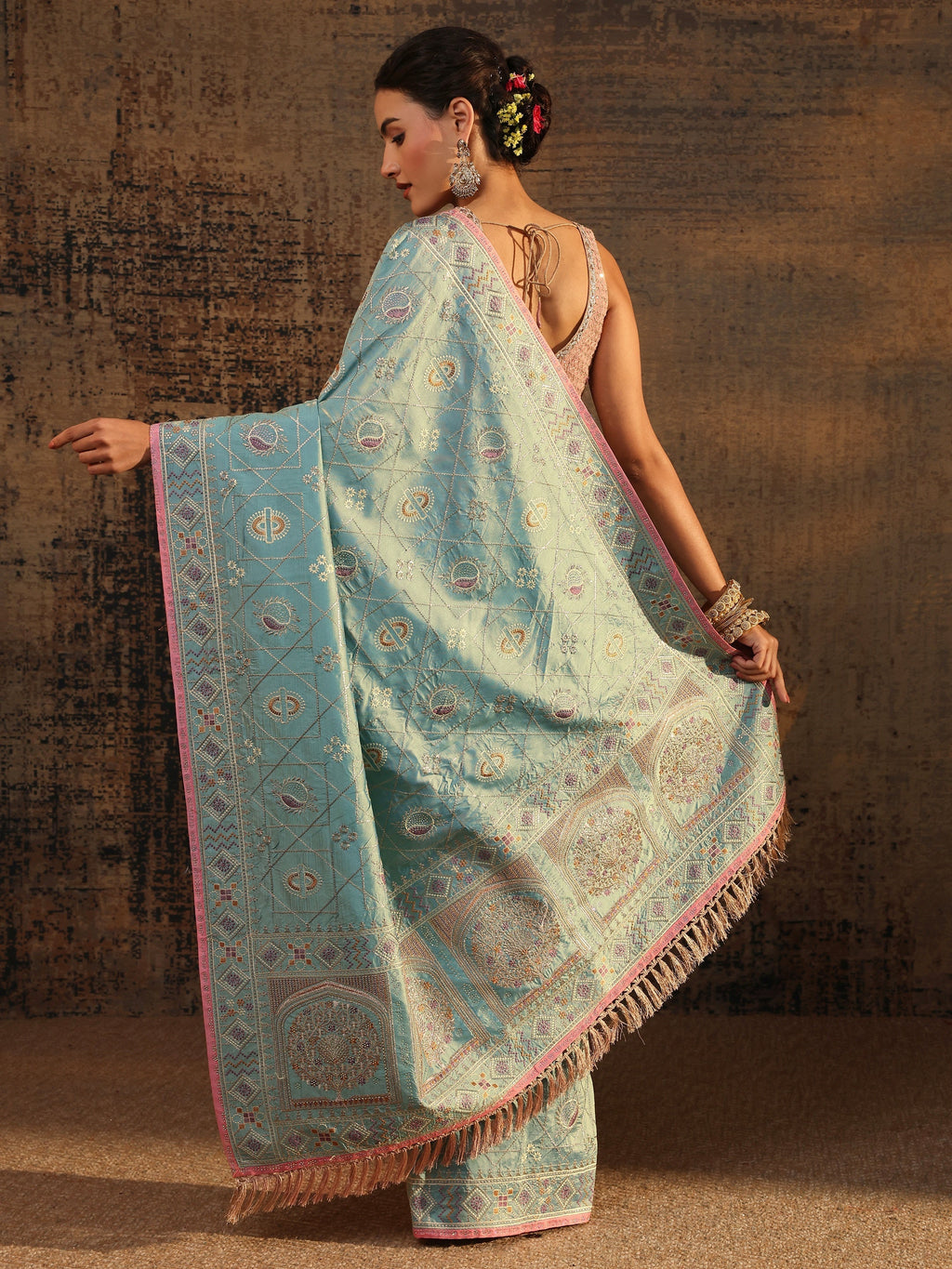 Blue Ethnic Motifs Embroidered Silk Blend Saree With Unstitched Blouse Piece