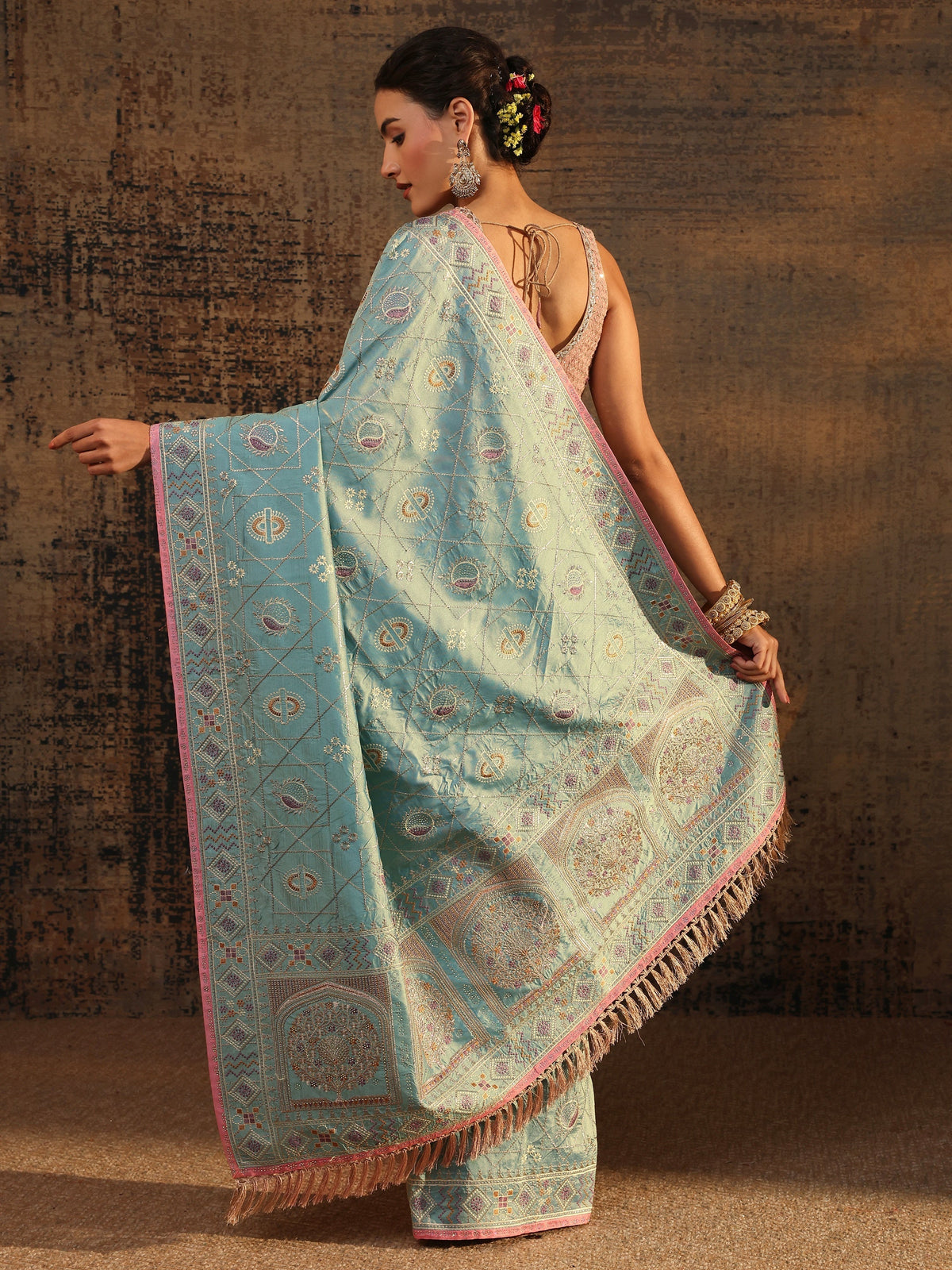 Blue Ethnic Motifs Embroidered Silk Blend Saree With Unstitched Blouse Piece