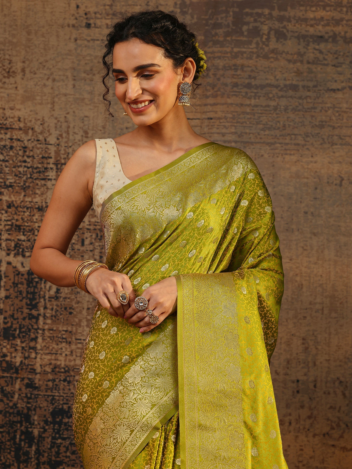 Green Floral Woven Design Silk Blend Saree With Unstitched Blouse Piece