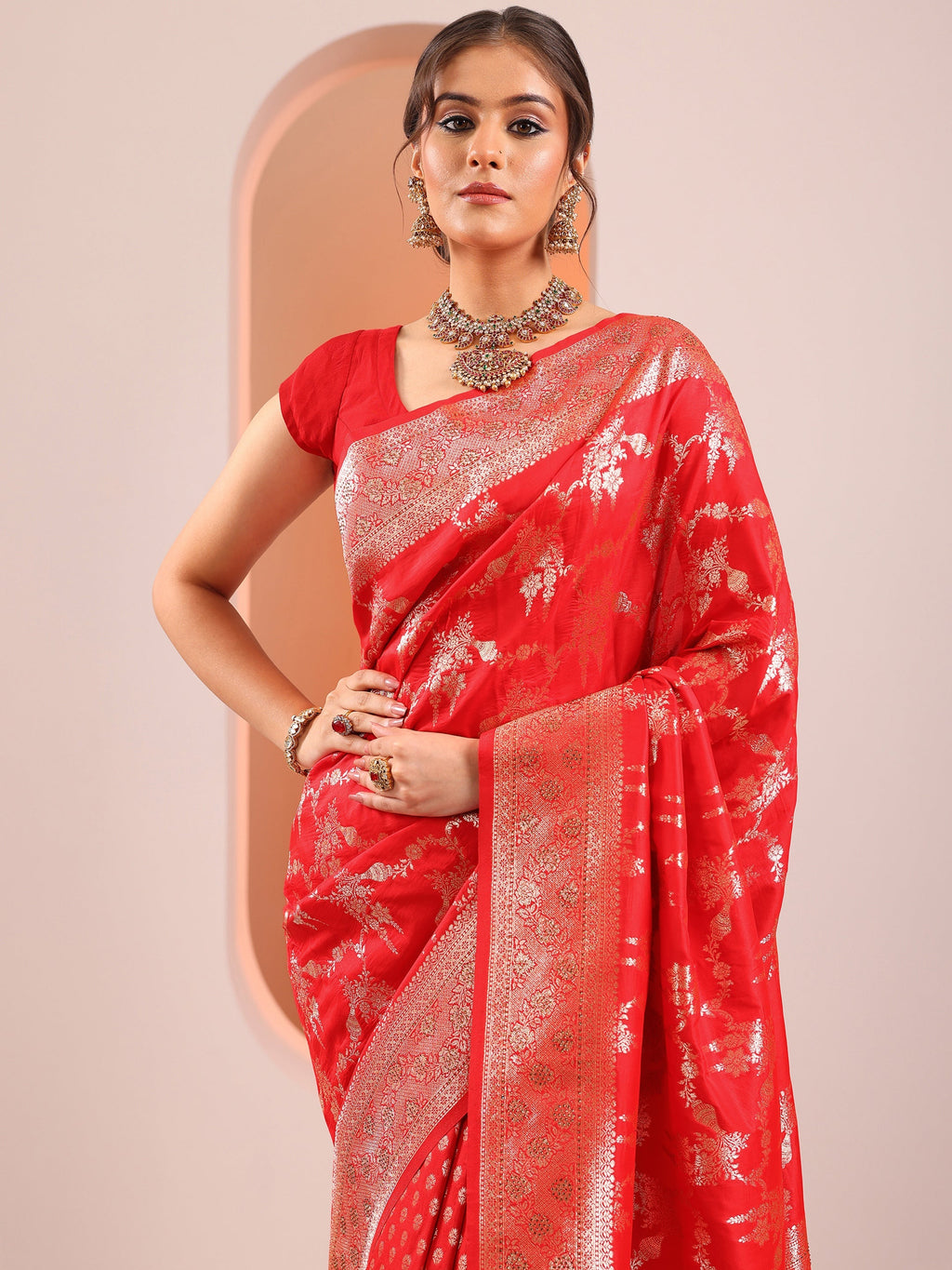 Red Woven Design Silk Blend Saree With Unstitched Blouse Piece