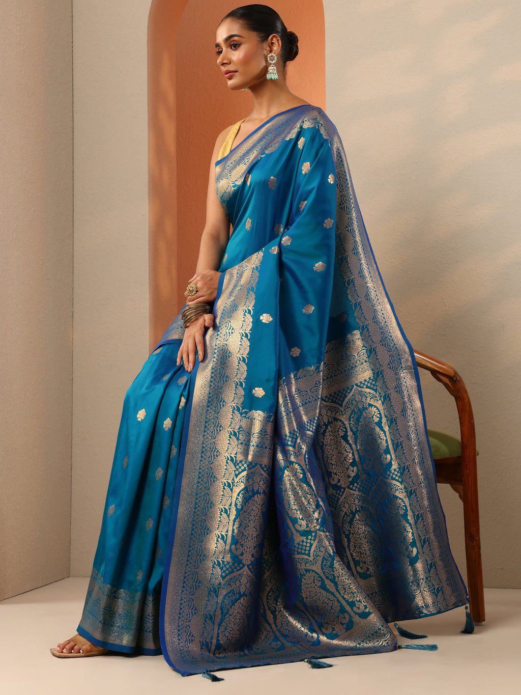 Blue Woven Design Banarasi Silk Blend Saree With Unstitched Blouse Piece