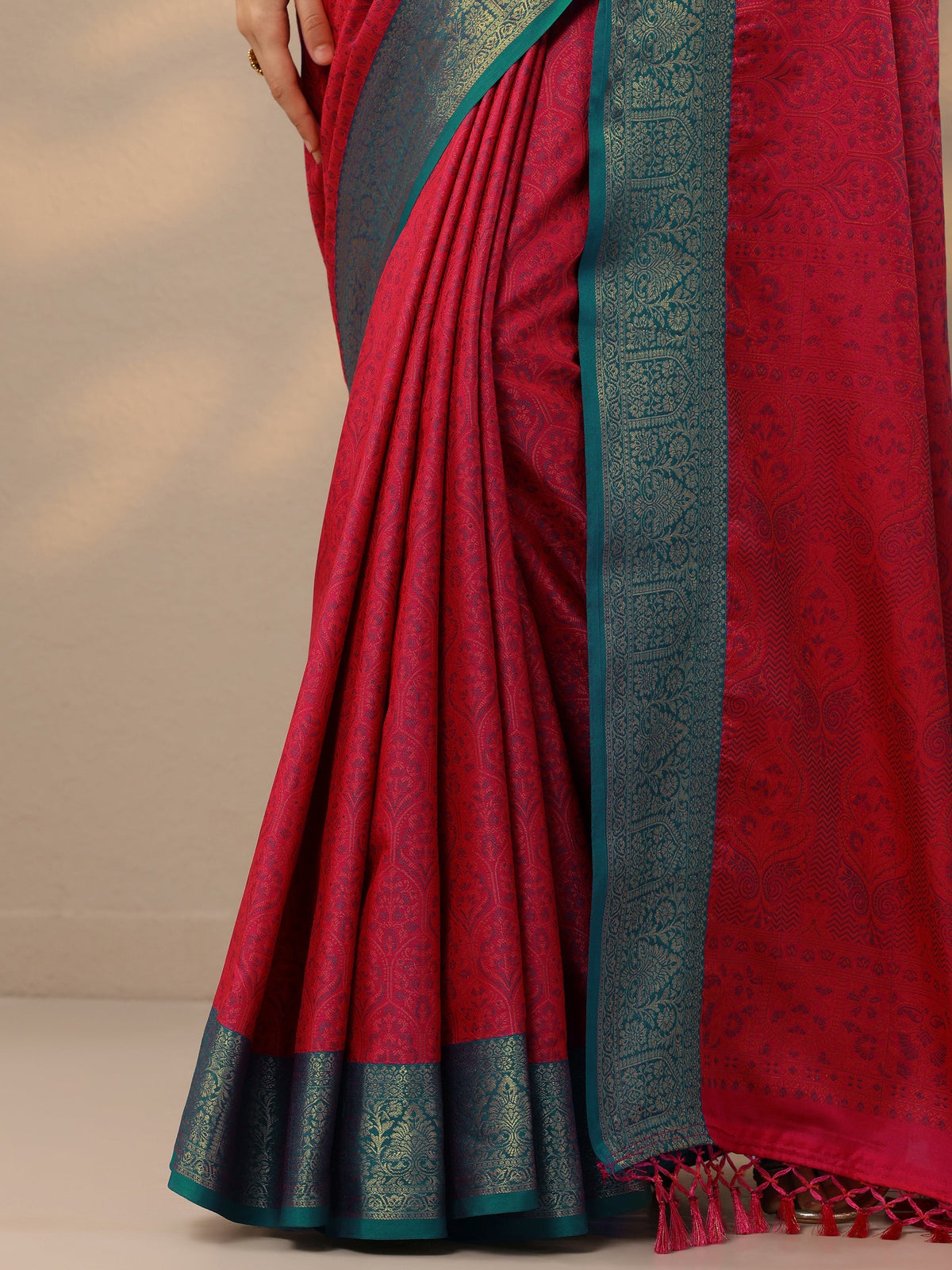 Red Woven Design Silk Blend Kanjeevaram Saree With Unstitched Blouse Piece