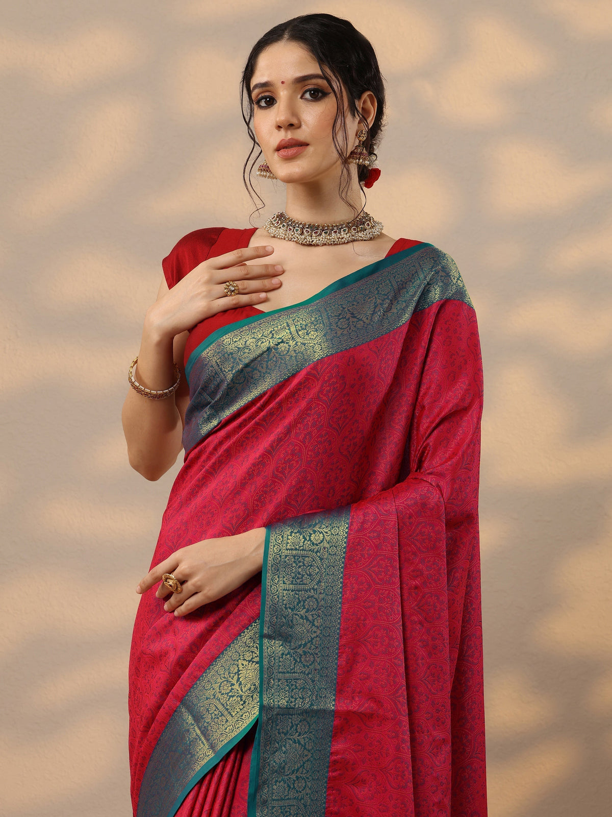 Red Woven Design Silk Blend Kanjeevaram Saree With Unstitched Blouse Piece