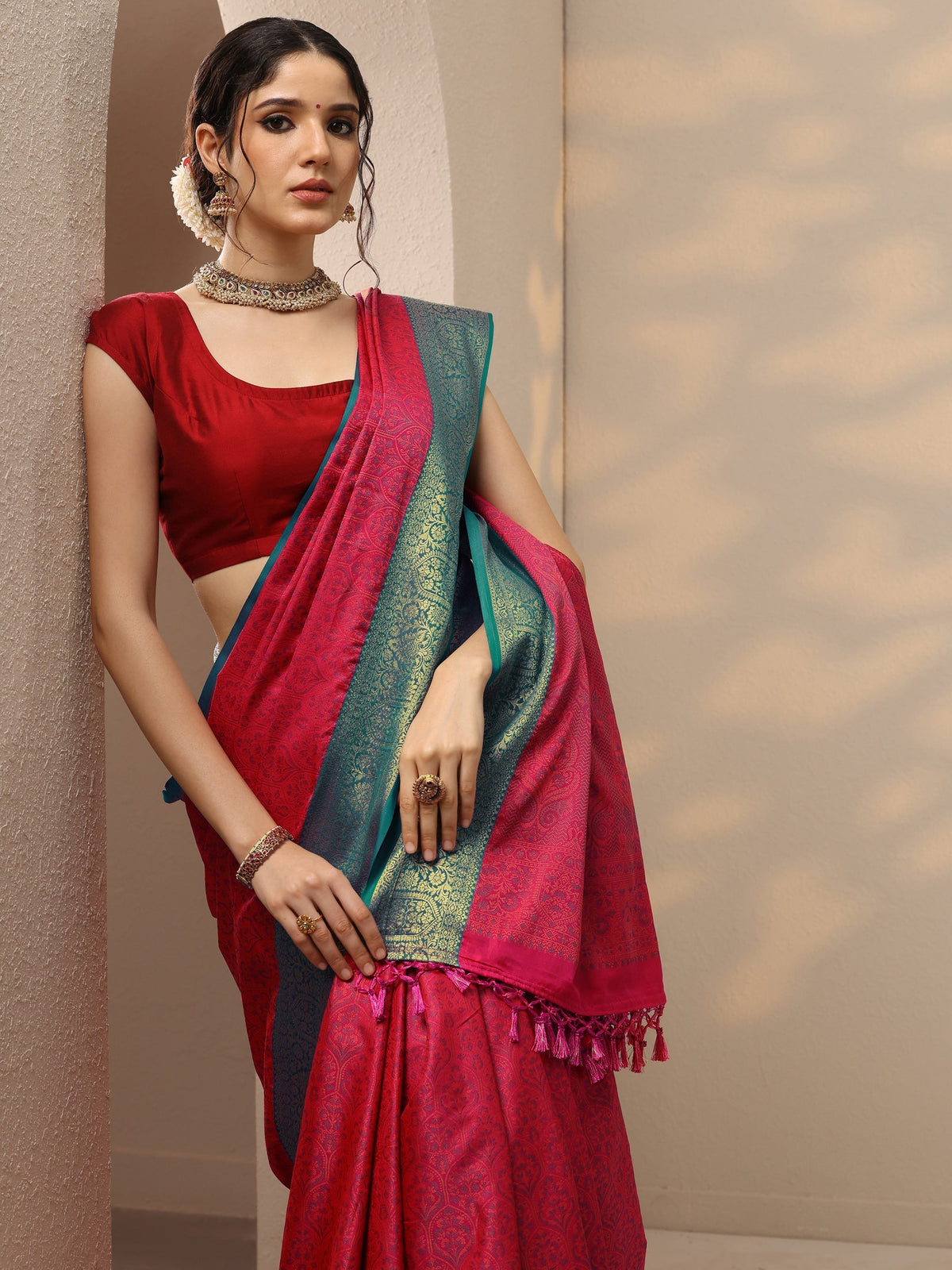 Red Woven Design Silk Blend Kanjeevaram Saree With Unstitched Blouse Piece
