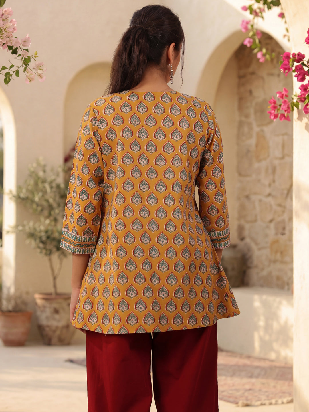 Womens Ethnic Motifs Printed V-Neck Pure Cotton Kurti