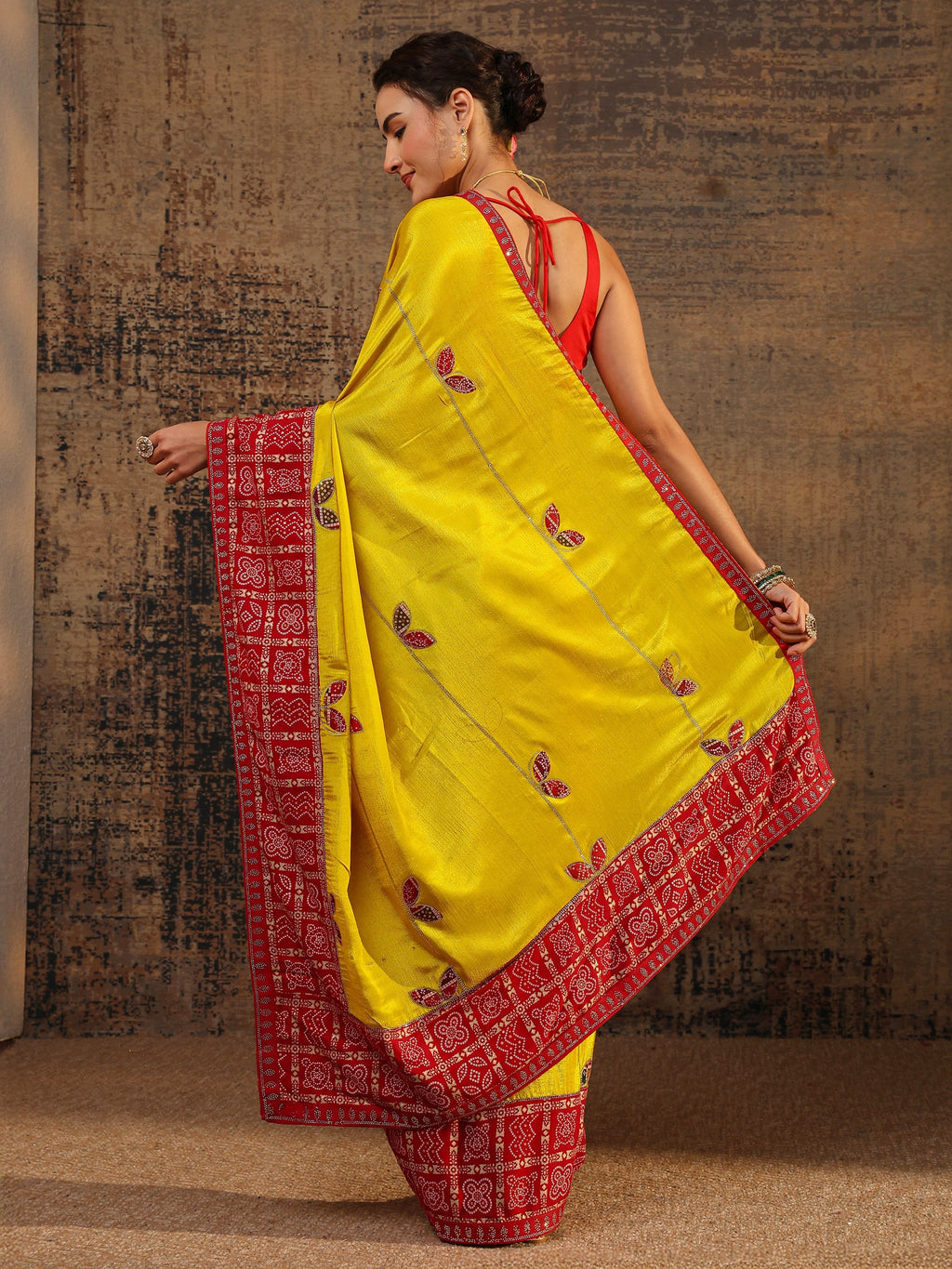 Mustard Bandhani Embellished Silk Blend Saree With Unstitched Blouse Piece