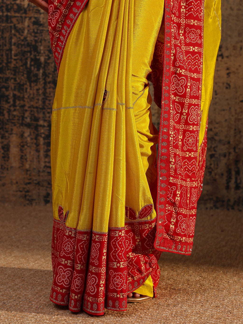 Mustard Bandhani Embellished Silk Blend Saree With Unstitched Blouse Piece