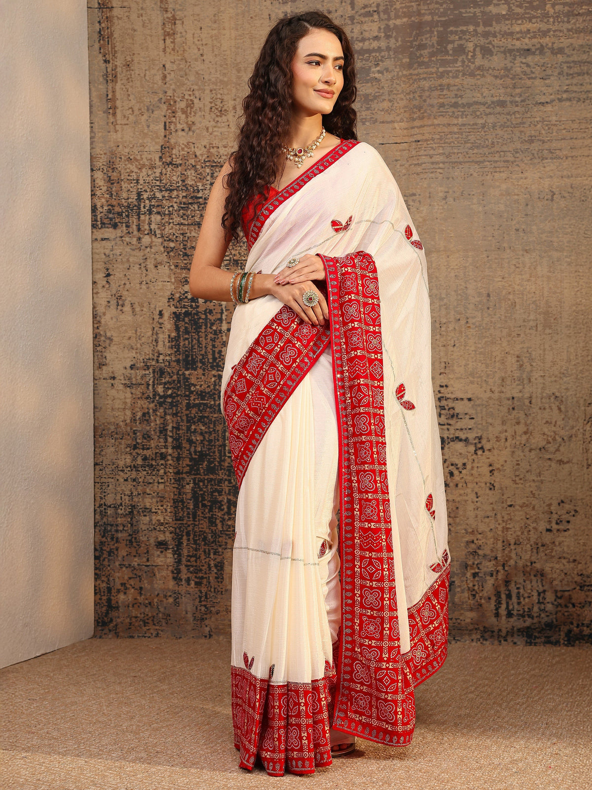 Cream Bandhani Embellished Silk Blend Saree With Unstitched Blouse Piece