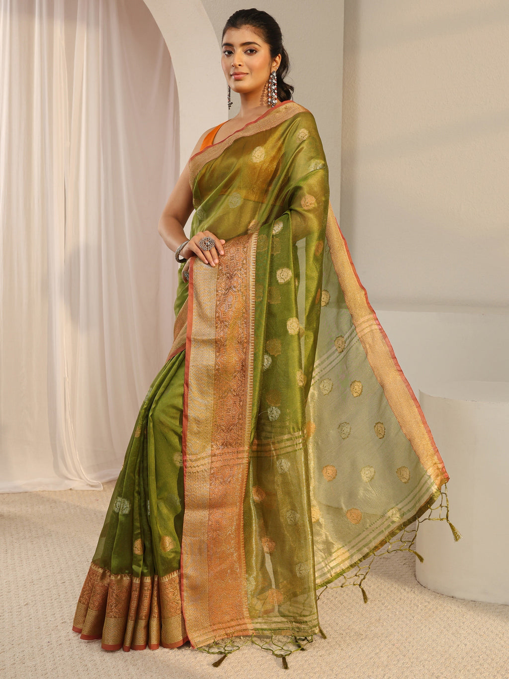 Green Jacquard Woven Design Silk Blend Saree