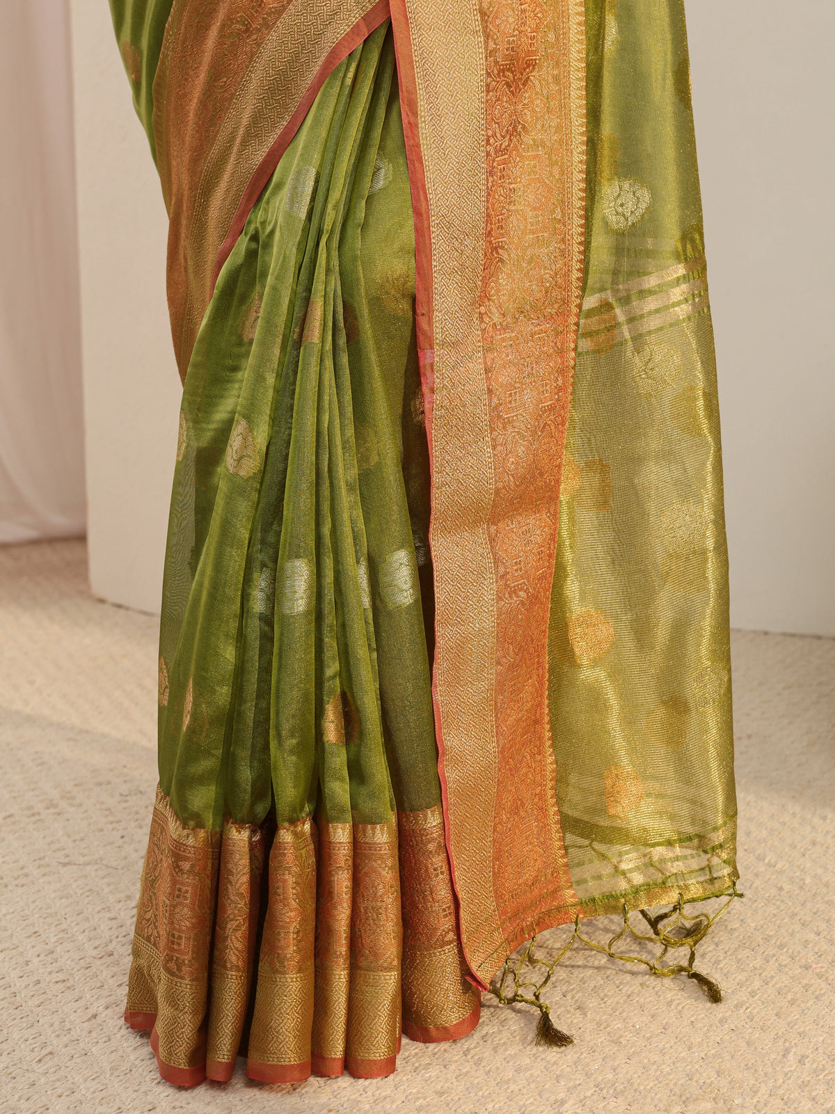 Green Jacquard Woven Design Silk Blend Saree