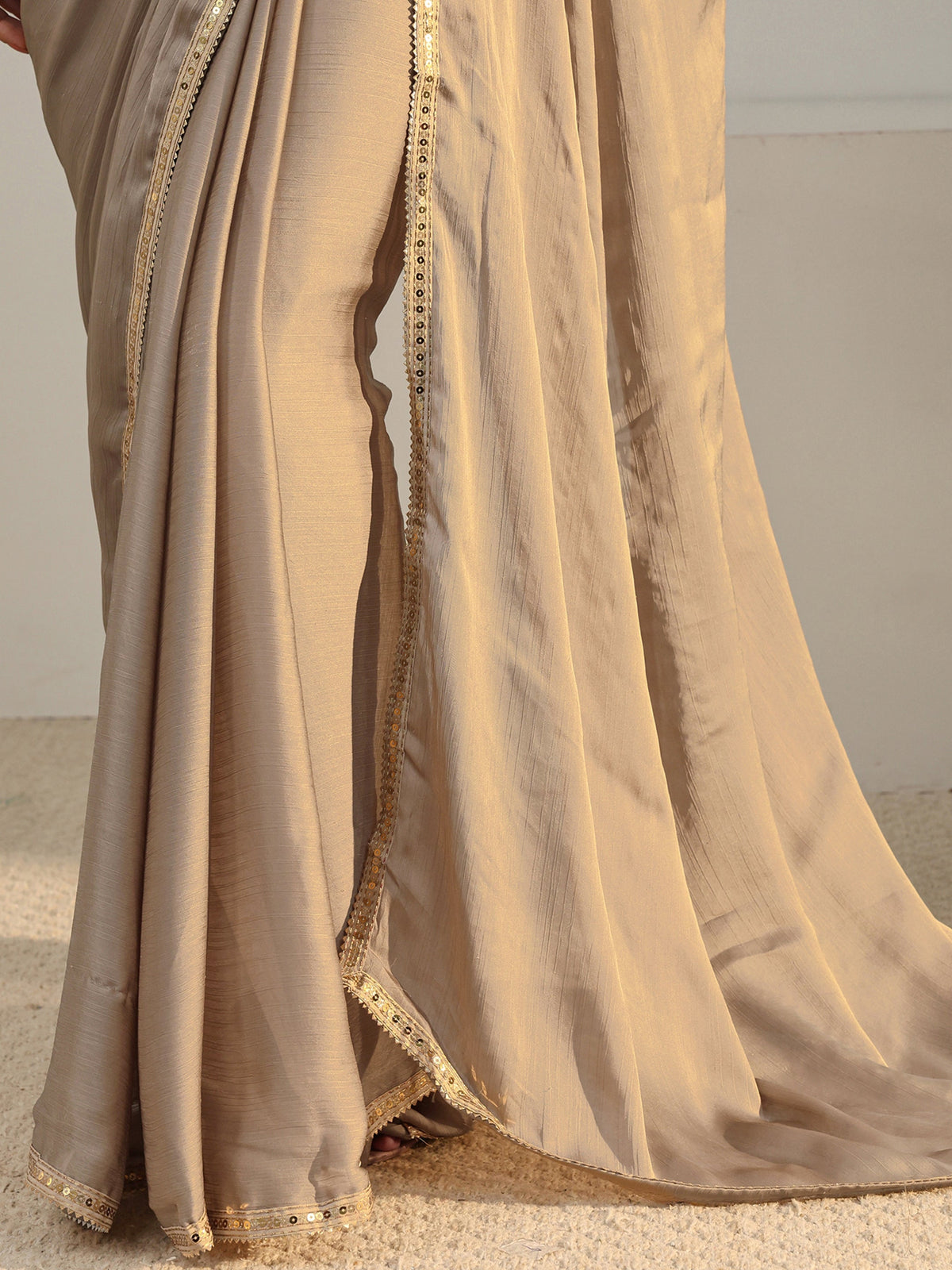 Beige Solid Chiffon Saree With Unstitched Blouse Piece