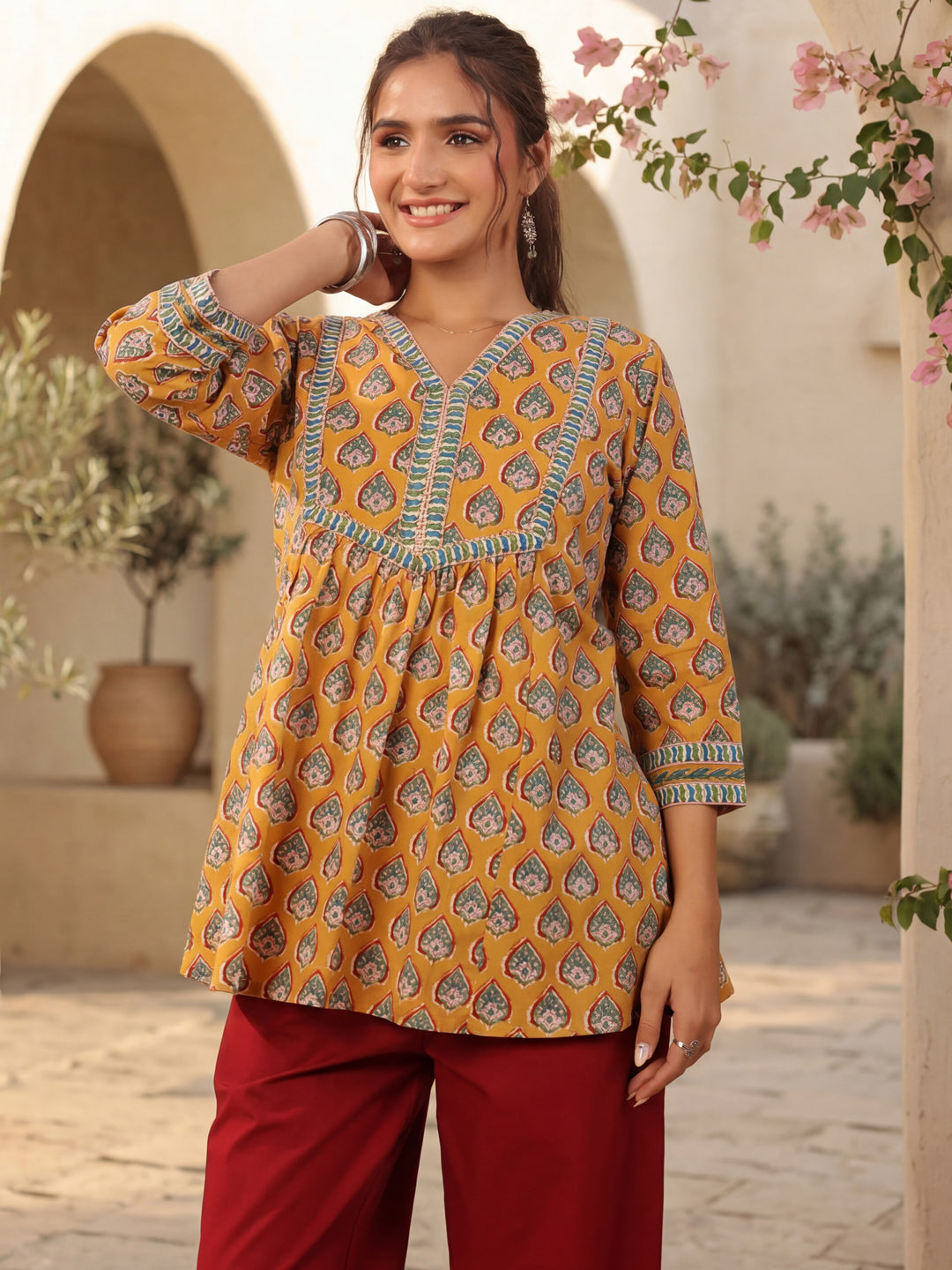 Womens Ethnic Motifs Printed V-Neck Pure Cotton Kurti