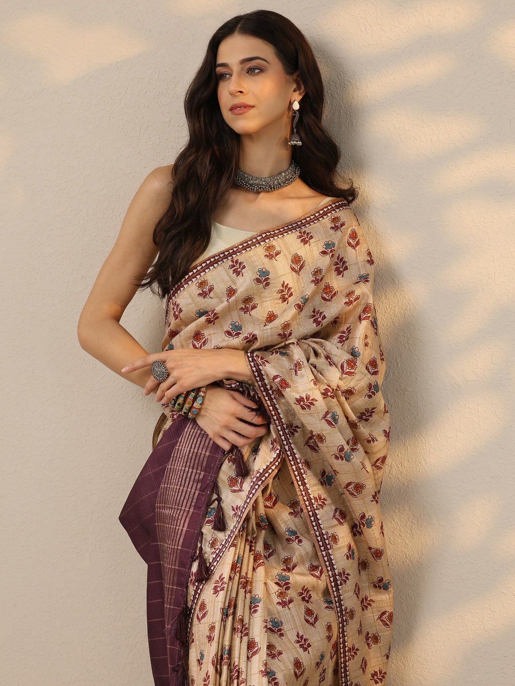 Beige Ikkat Printed Silk Blend Saree With Unstitched Blouse Piece