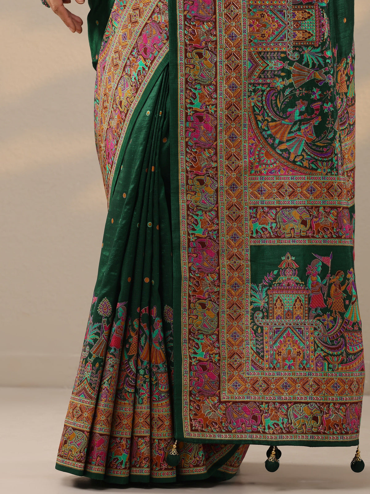 Vanya Green Printed Silk Blend Saree With Unstitched Blouse Piece