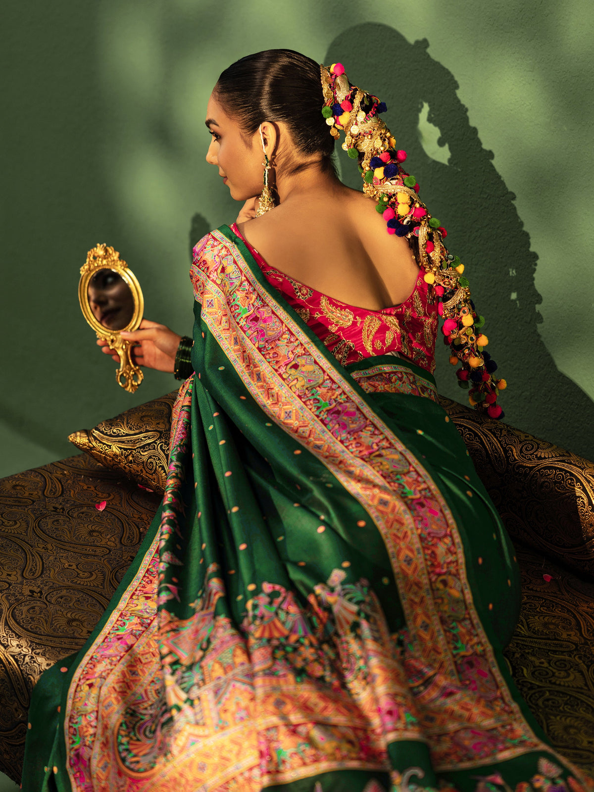 Vanya Green Printed Silk Blend Saree With Unstitched Blouse Piece