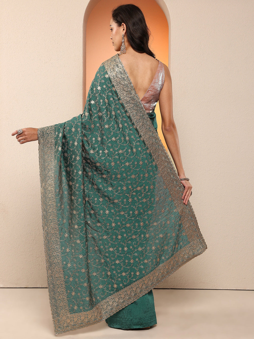 Green Embellished Silk Blend Saree With Unstitched Blouse Piece