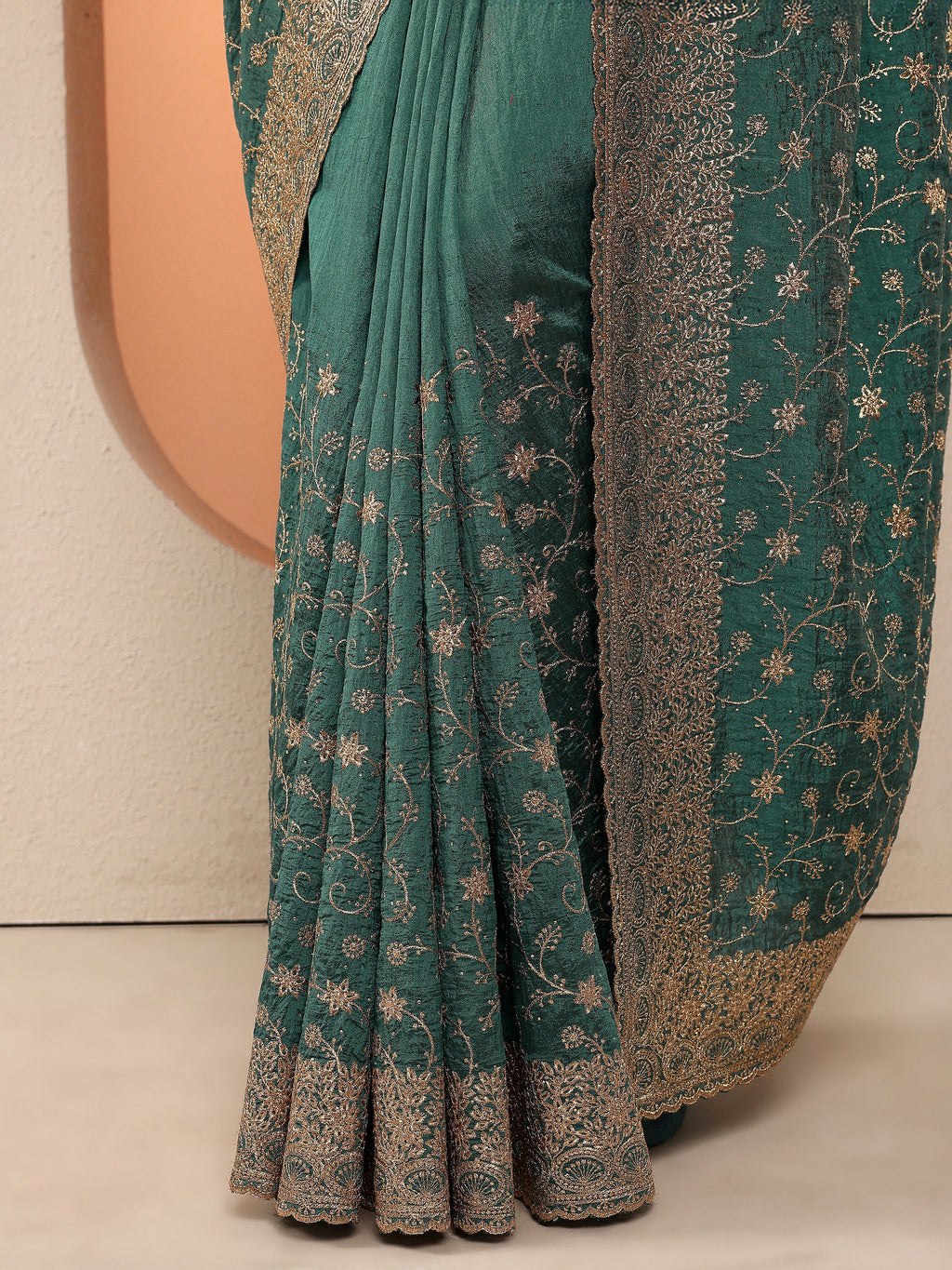 Green Embellished Silk Blend Saree With Unstitched Blouse Piece