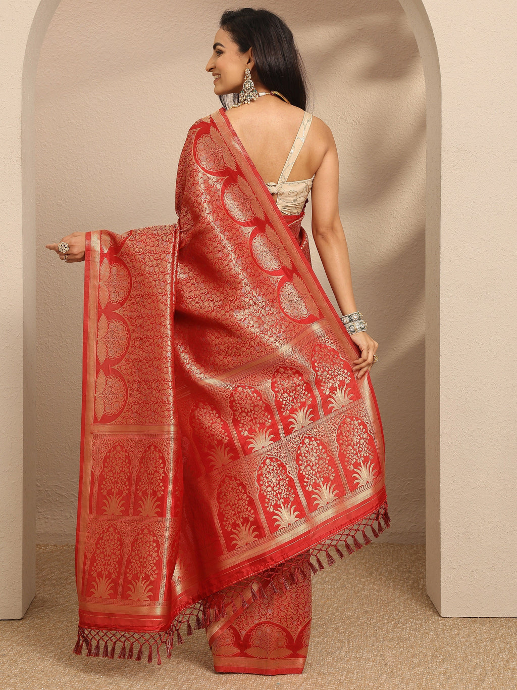 Red Woven Design Silk Blend Saree With Unstitched Blouse Piece