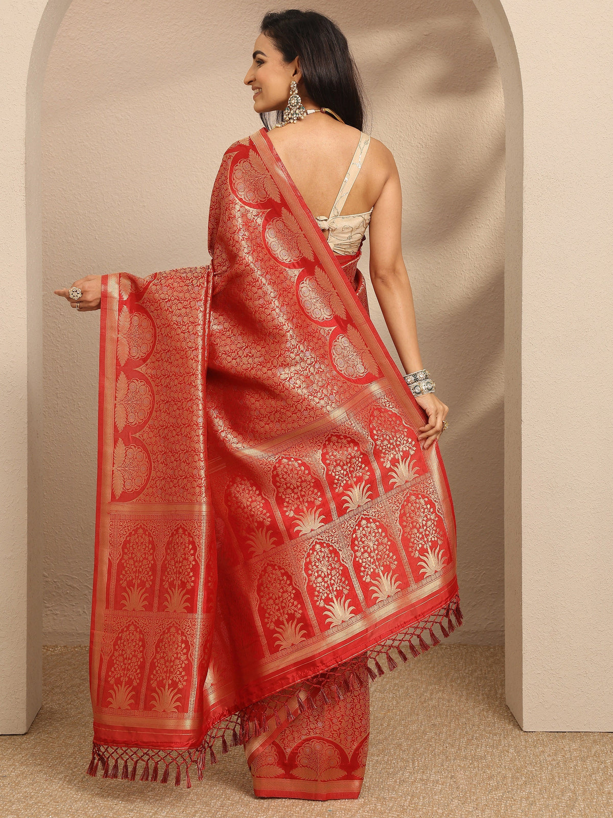 Red Woven Design Silk Blend Saree With Unstitched Blouse Piece