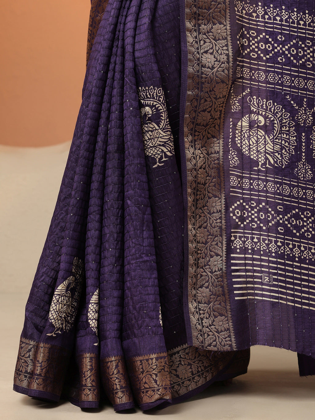 Purple Embellished Silk Blend Saree With Unstitched Blouse Piece