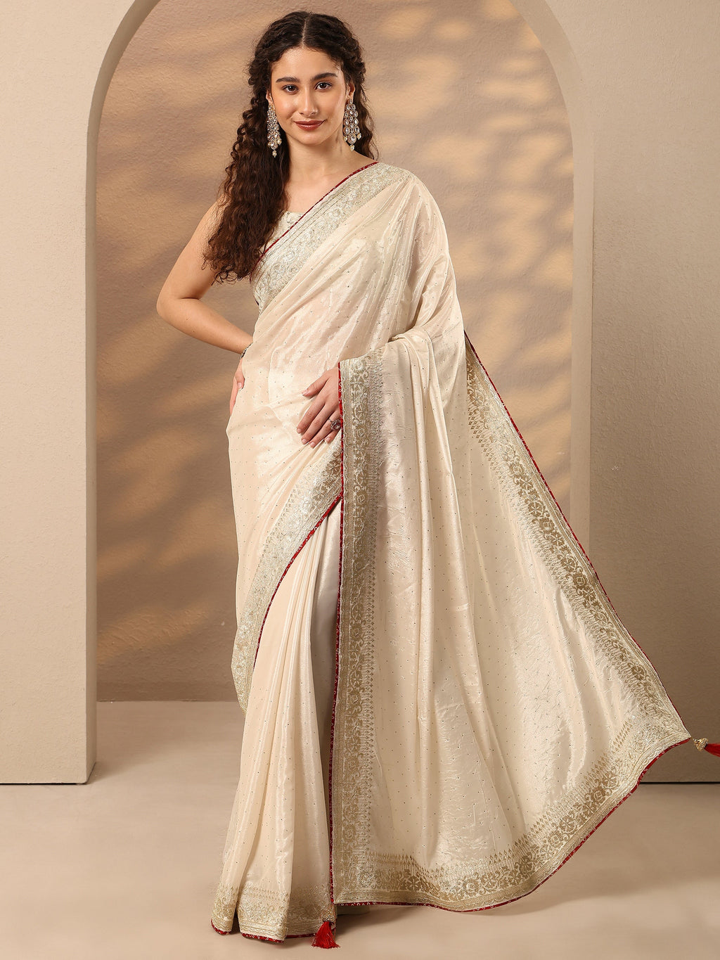 Cream Embellished Silk Blend Saree With Unstitched Blouse Piece